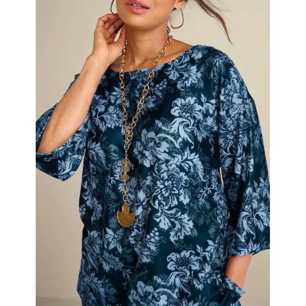 New Soft Surroundings Aria Velvet Top Medium Blue Floral 3/4 Sleeve Boat Neck